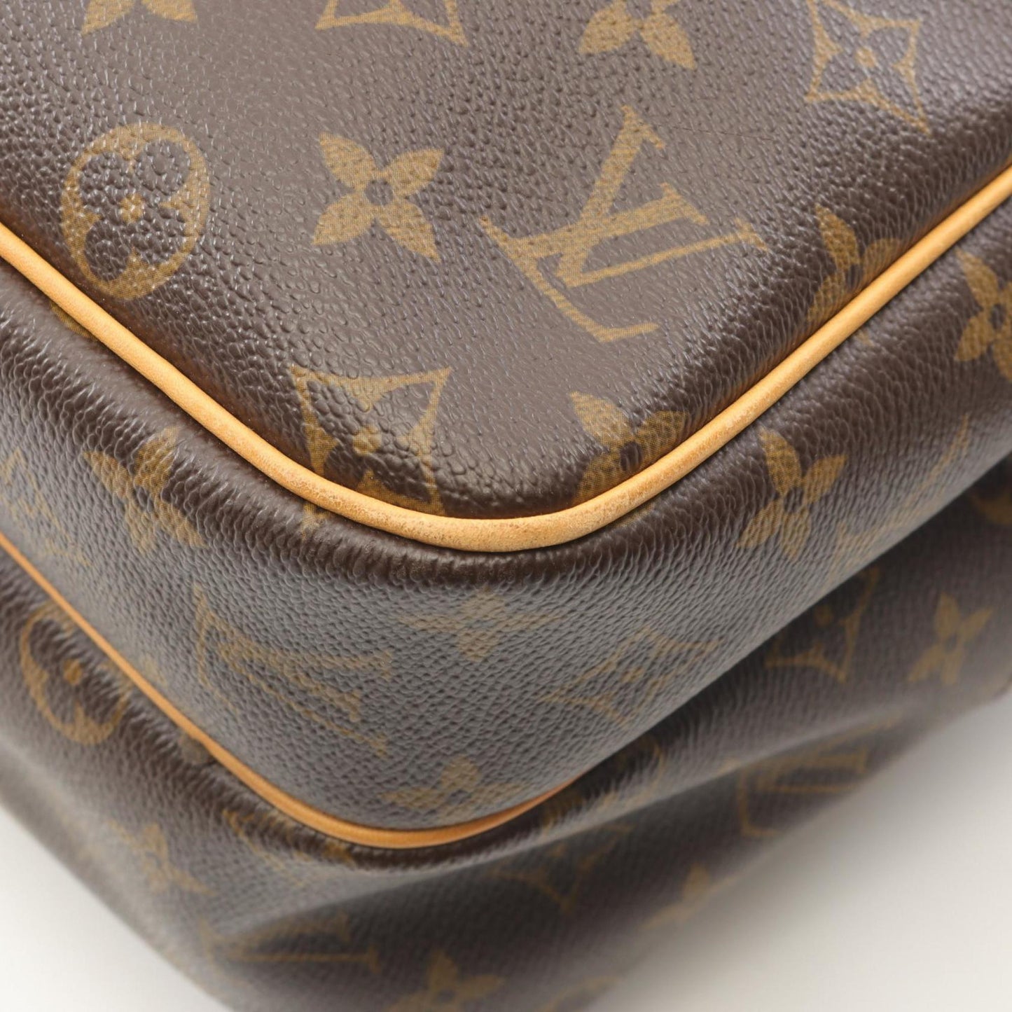 Louis Vuitton Reporter Gm Shoulder Bag