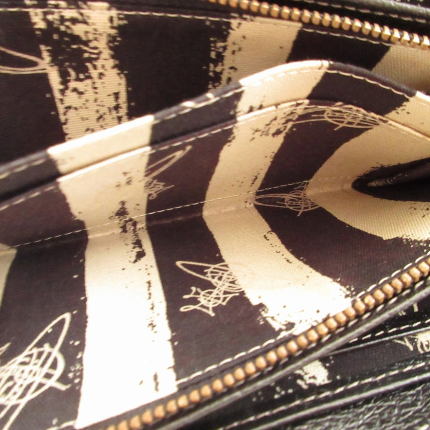 Like New Vivienne Westwood Orb Pattern Leather Black Round Zip Long Wallet 1658