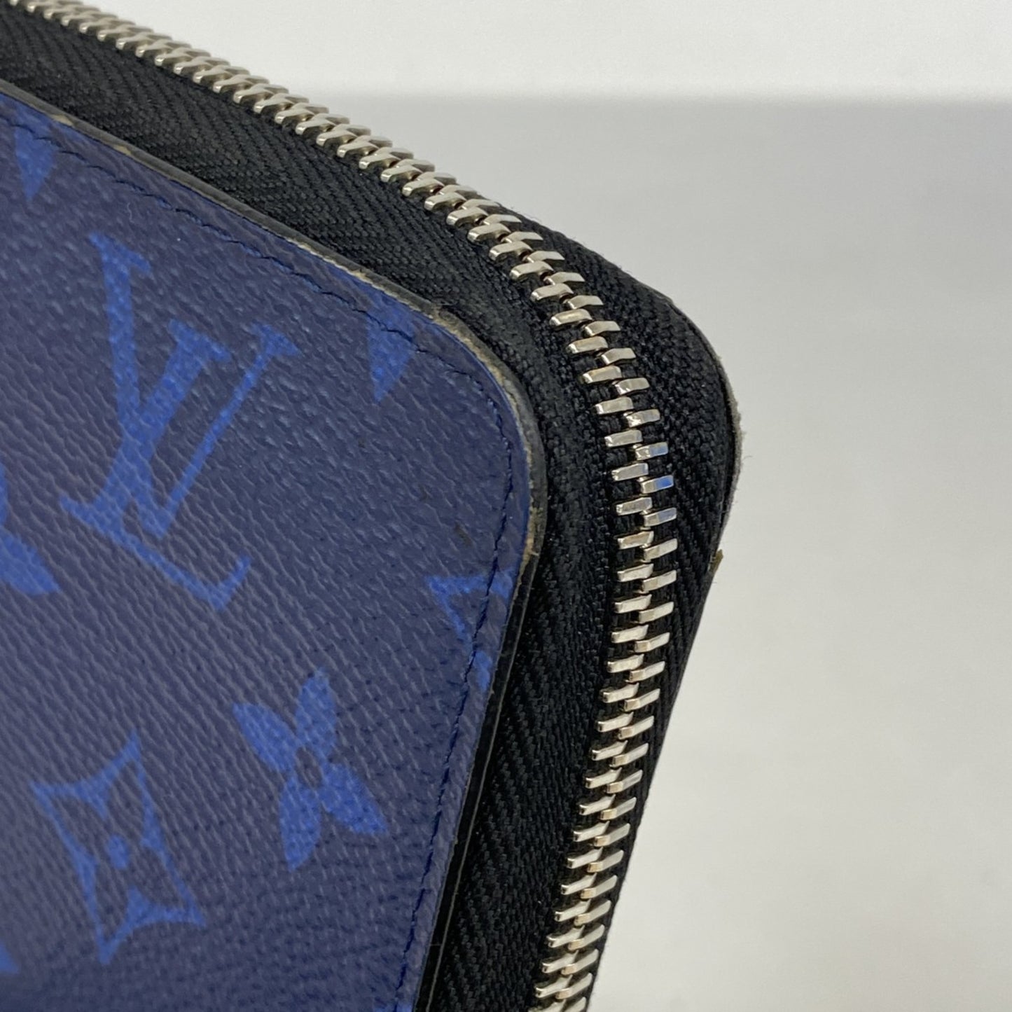 Louis Vuitton Taiga Rama Zippy Wallet Vertical M30447 Cobalt