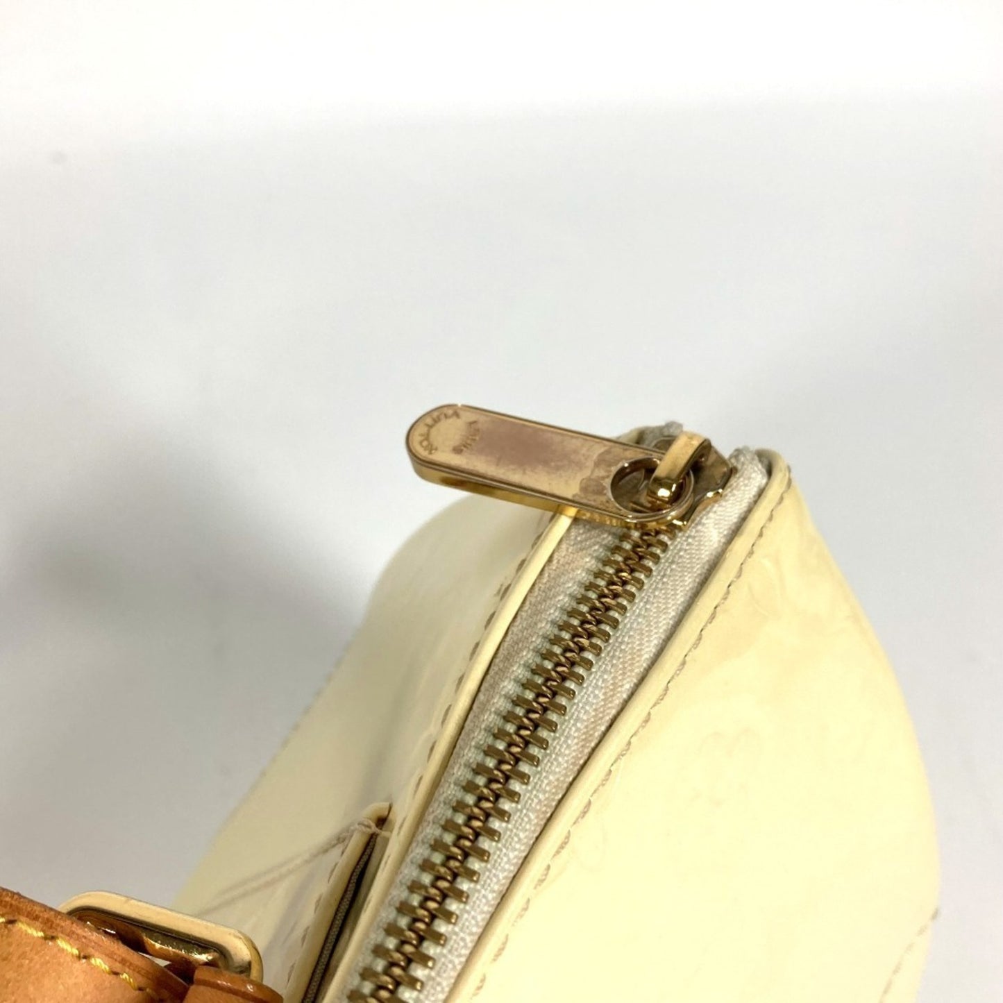 Louis Vuitton M93508 Monogram Vernis Rosewood Avenue Shoulder Bag