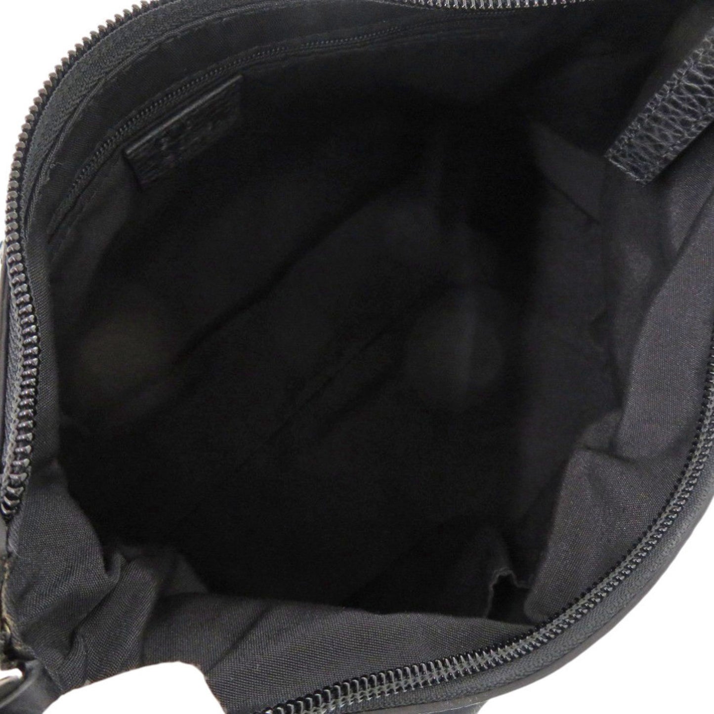 Like New Gucci Abbey Gg Logo 265692 One-Shoulder Bag In Black Nylon. 1311 Gucci