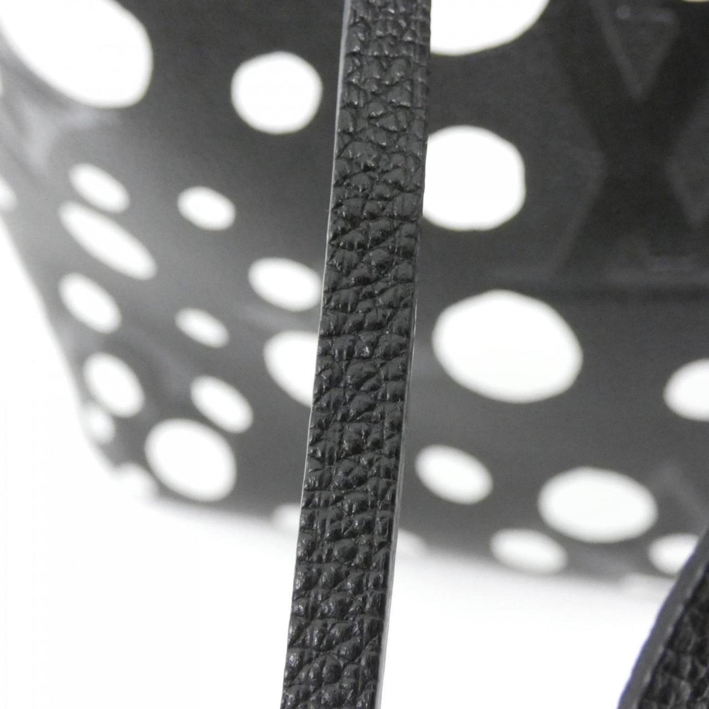 Louis Vuitton Monogram Empreinte (Lv X Yk) Neo Noe Mm M21753 Shoulder Bag