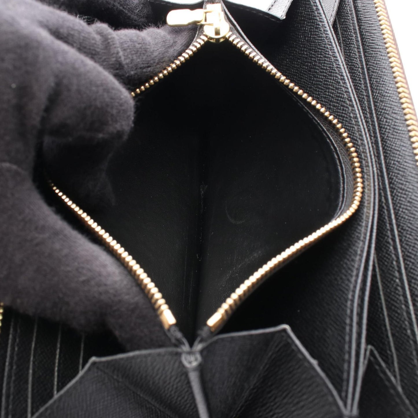 Louis Vuitton Zippy Wallet