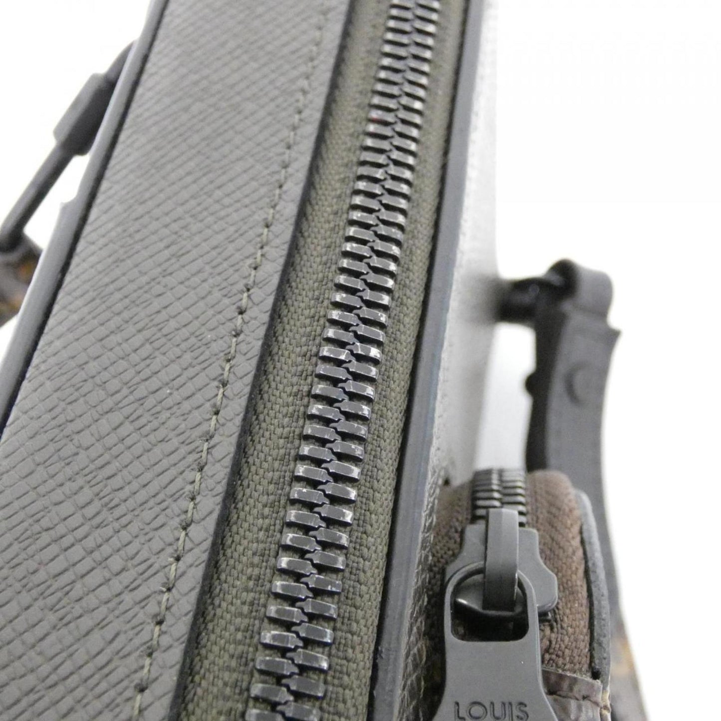 Louis Vuitton Taiga Lama Phone Box M30581 Shoulder Bag