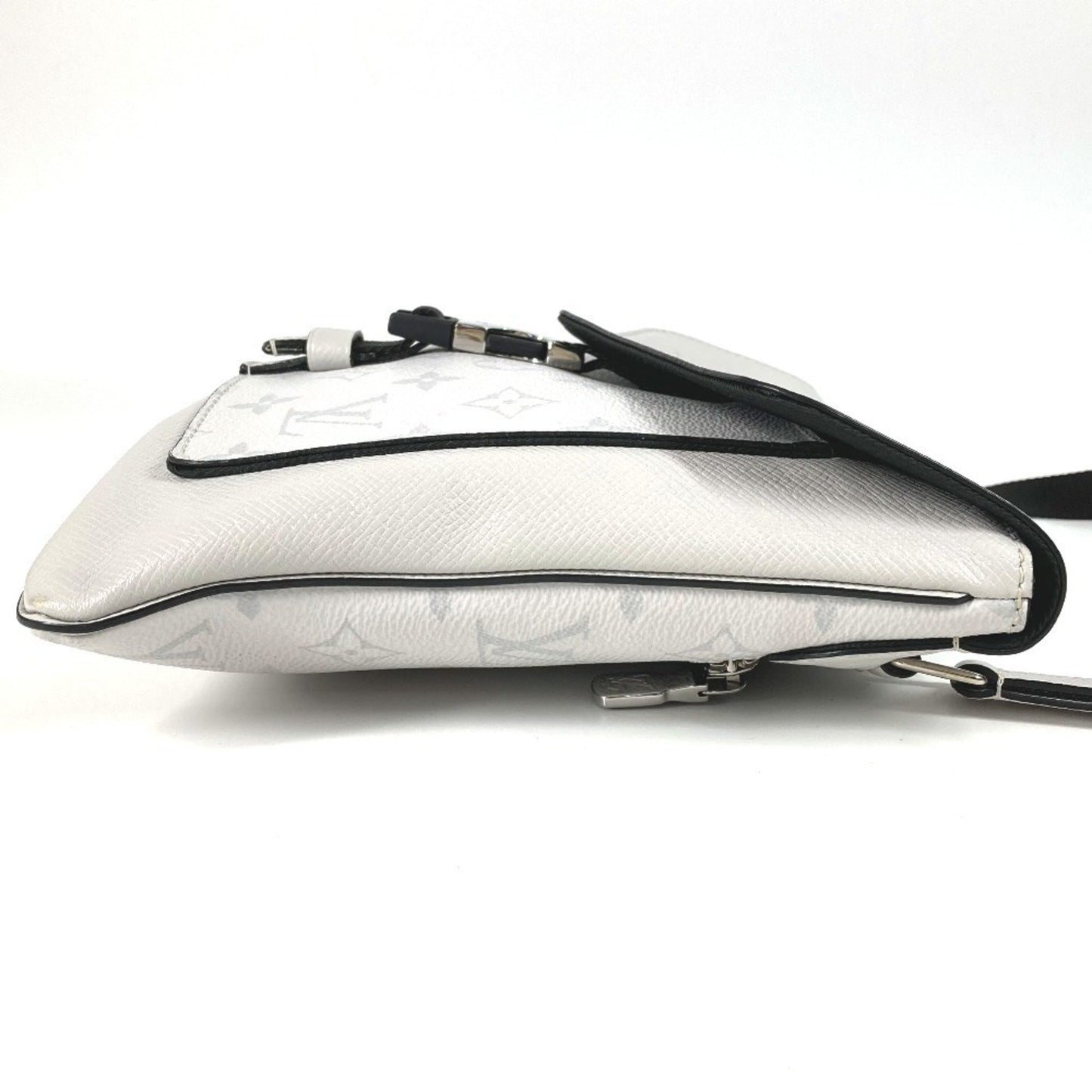 Louis Vuitton M30411 Taiga Rama Flap Messenger Bag