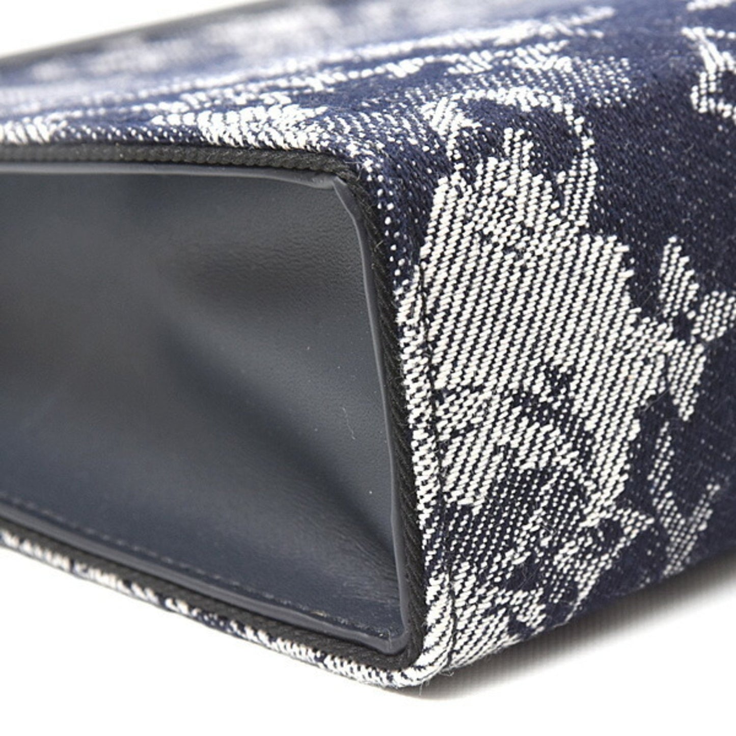 Louis Vuitton Men'S Monogram Tapestry Pochette Voyage Mm Clutch Bag