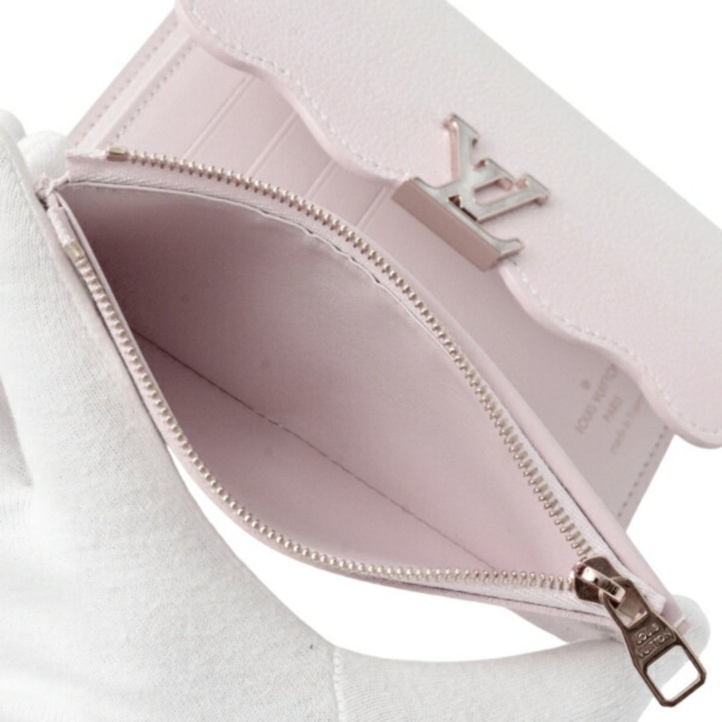 Louis Vuitton Portefeuille Capucines Compact Tri-Fold Wallet