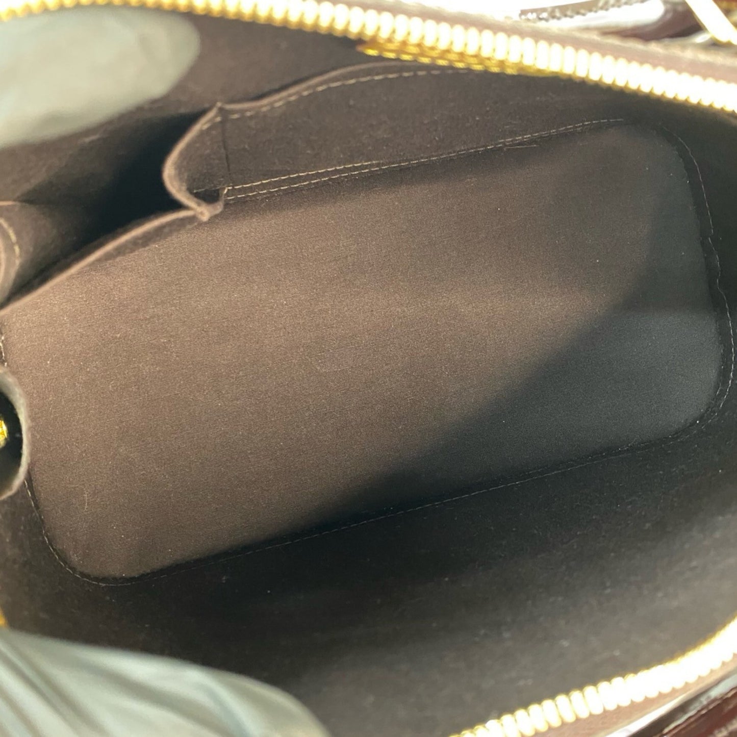 Louis Vuitton Alma Pm Monogram Vernis Patent Leather Enamel Handbag In Amaranth 33771