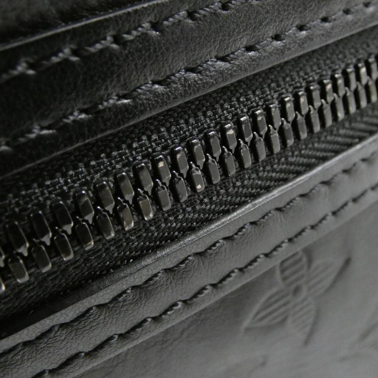 Leather Louis Vuitton Shoulder Bag