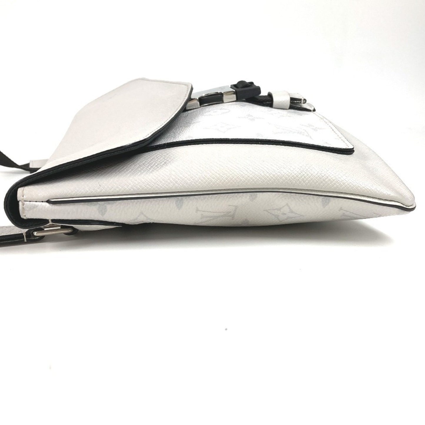 Louis Vuitton M30411 Taiga Rama Flap Messenger Bag