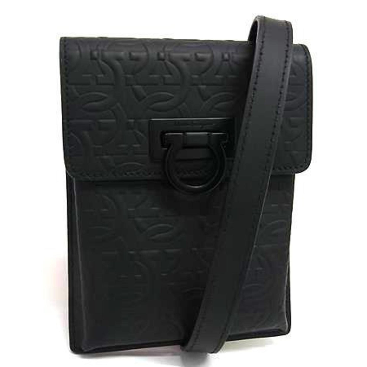 Salvatore Ferragamo Gancini Shoulder Bag Gg241149 In Black Leather