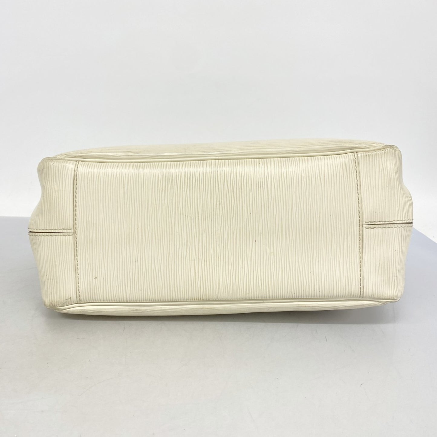 Louis Vuitton Epi Passy Pm Handbag M5926J White