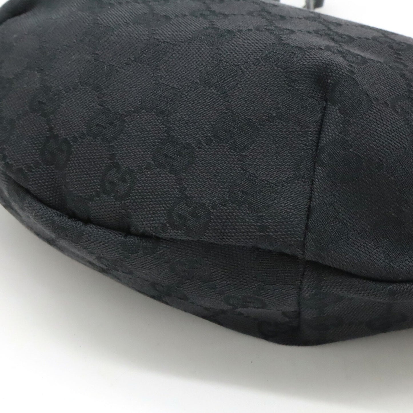 Gucci Gg Canvas Shoulder Bag In Black Leather