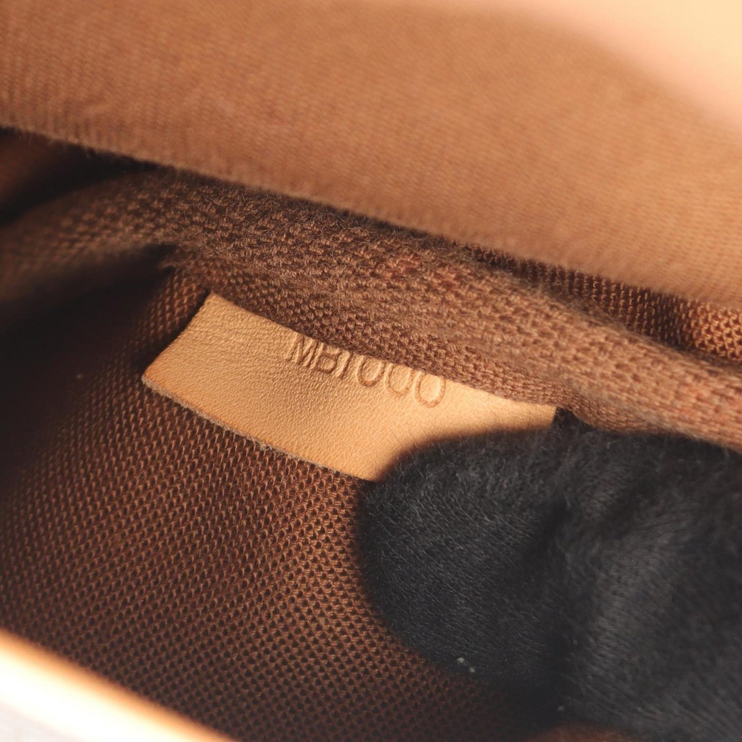 Louis Vuitton Saumur 30 Shoulder Bag