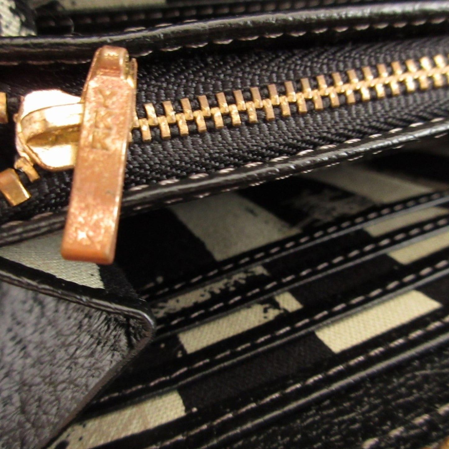 Like New Vivienne Westwood Orb Pattern Leather Black Round Zip Long Wallet 1658