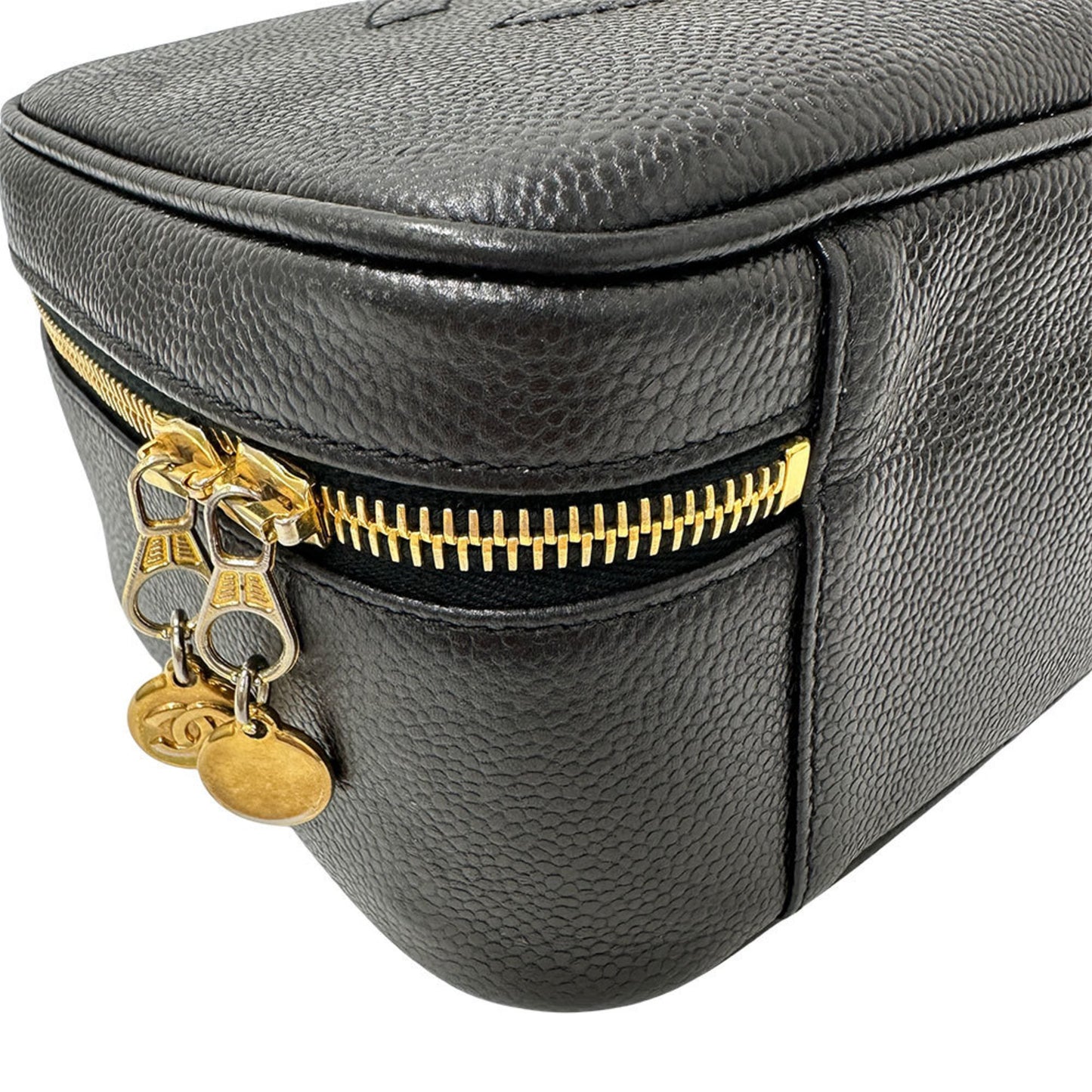 Chanel Matelasse Women'S Handbag In Black Leather With Gold Hardware