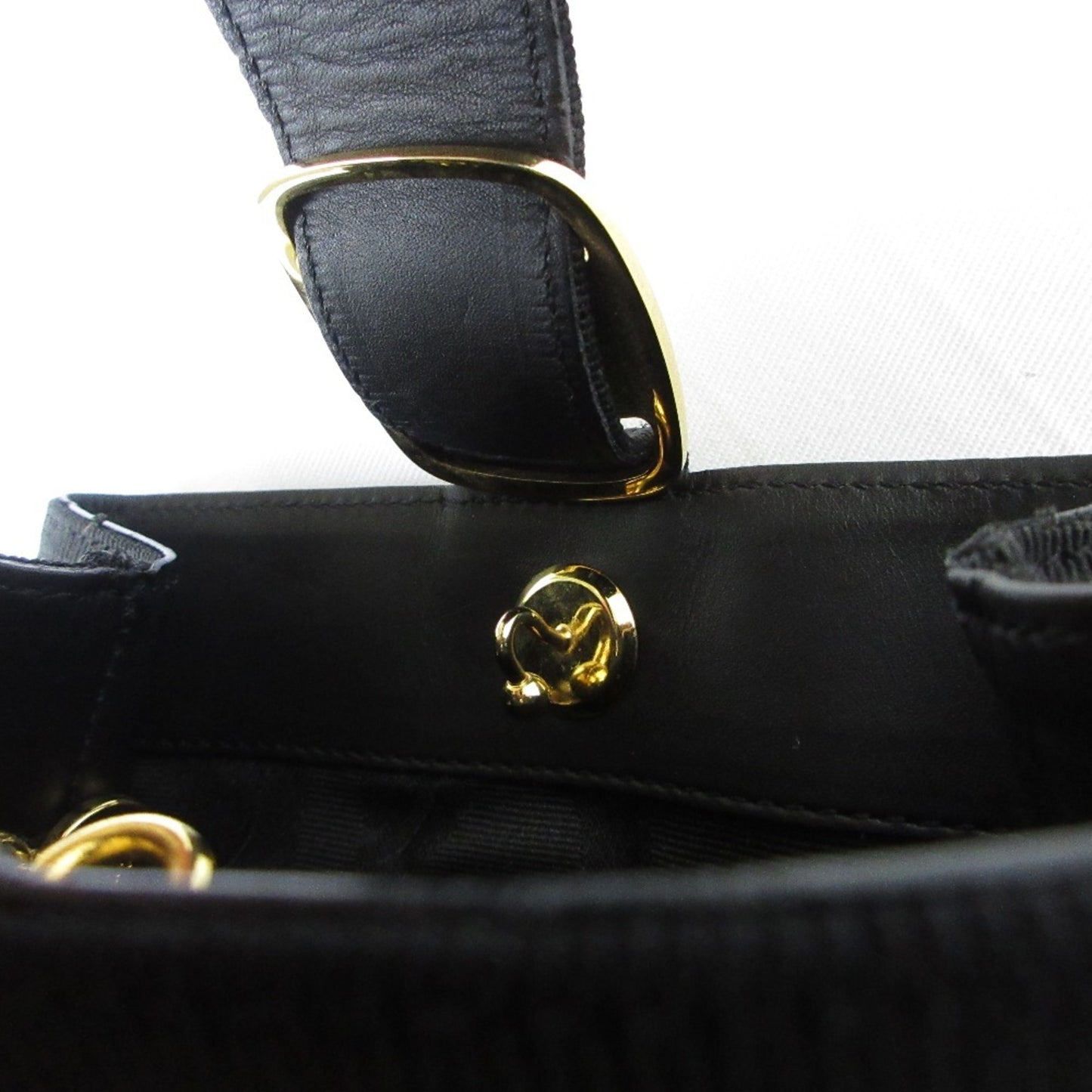 Salvatore Ferragamo Vara Hardware Handbag In Black