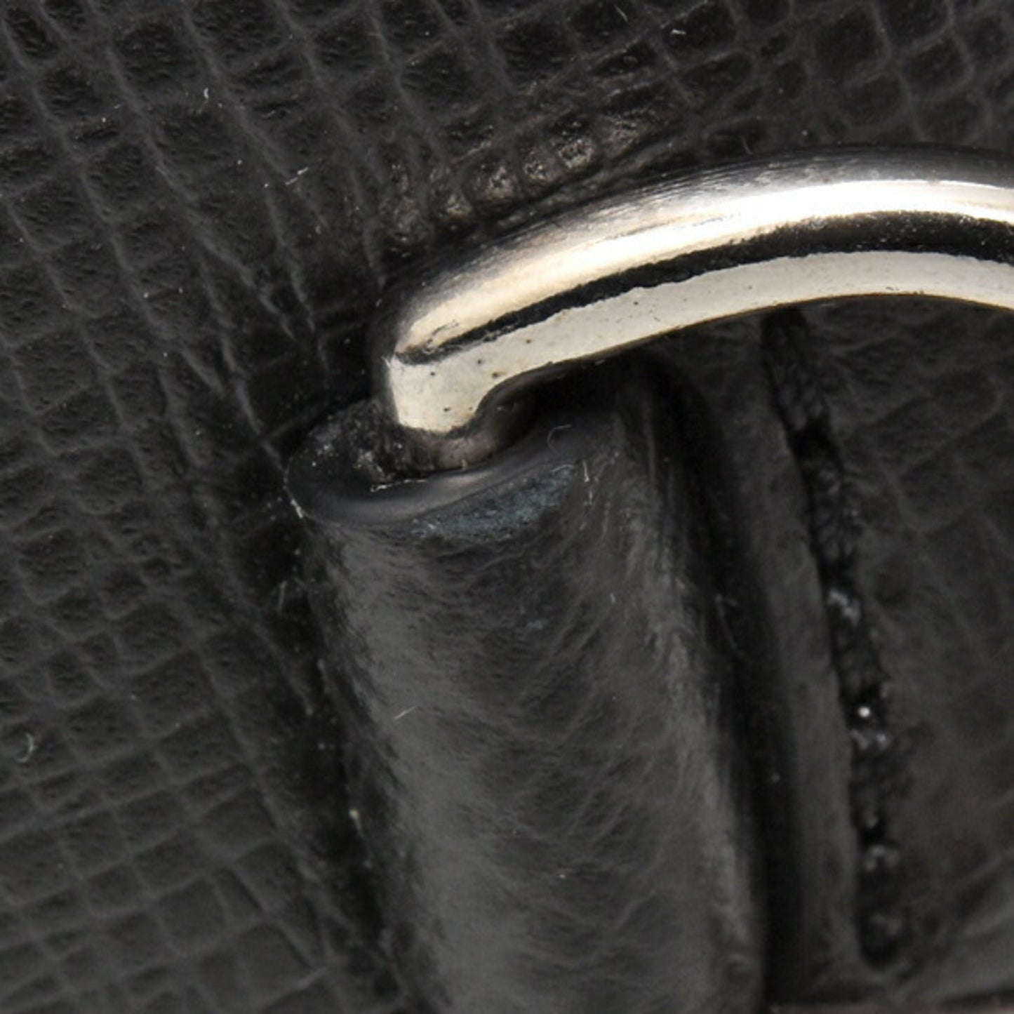 Louis Vuitton Men'S Taiga Avenue Sling Shoulder Bag In Noir