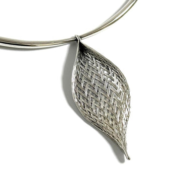 Tiffany Mesh Leaf Pendant Necklace Choker