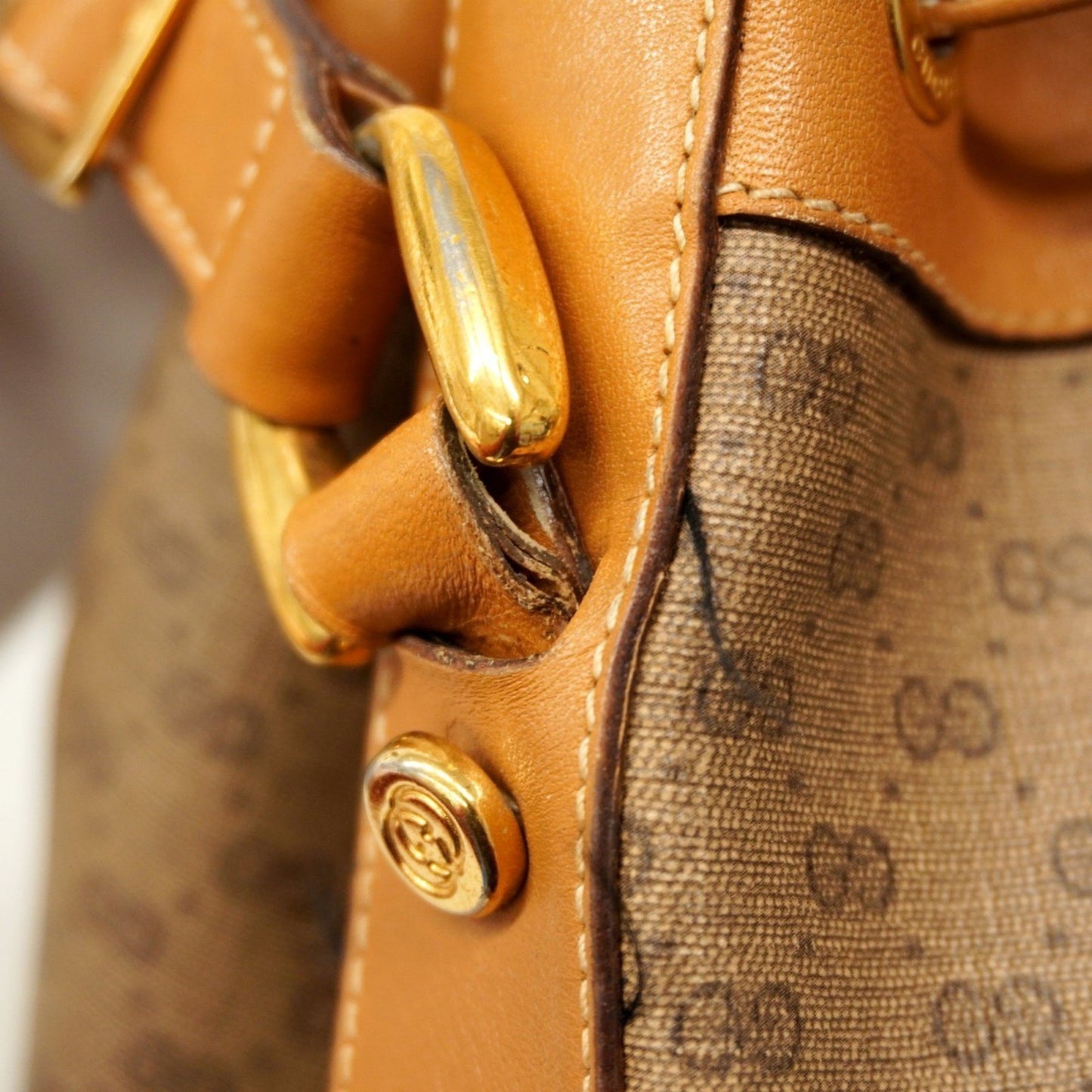 Gucci Micro Gg 001 86 0533 Shoulder Bag In Brown Leather