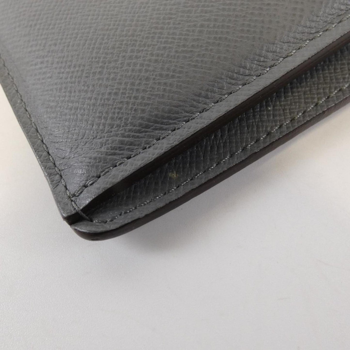 Louis Vuitton Taiga Portefeuille Brazza M32653 Wallet