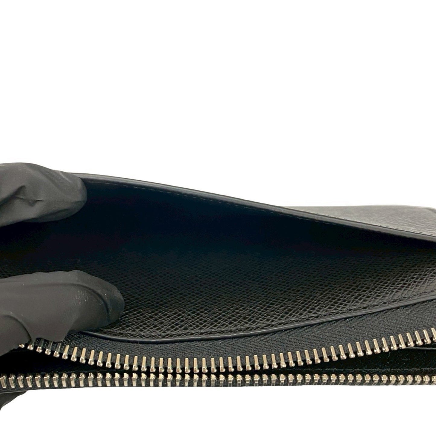 Louis Vuitton Zippy Dragonne Taiga Leather Bifold Long Wallet