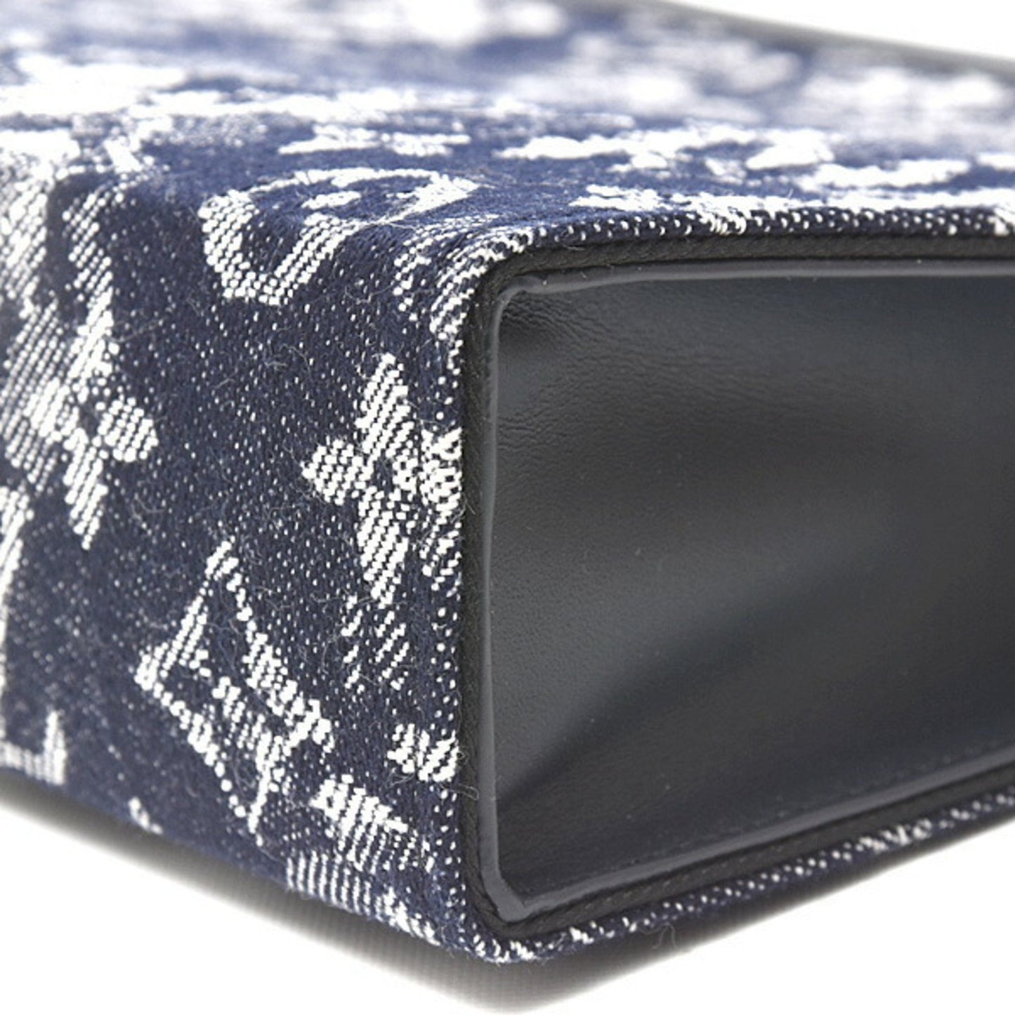 Louis Vuitton Men'S Monogram Tapestry Pochette Voyage Mm Clutch Bag