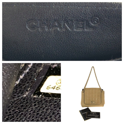 Chanel Vintage 2.55 Chocolate Bar Turnlock Beige Lambskin Shoulder Bag With Gold Hardware And Chain