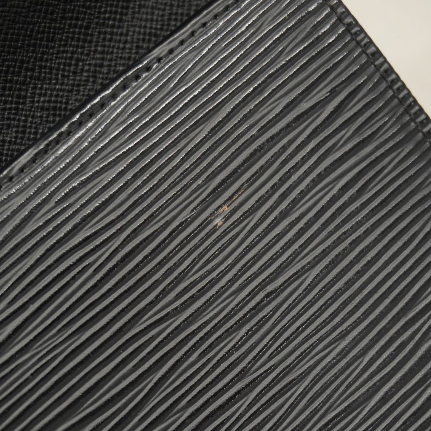 Louis Vuitton Epi Tri-Fold Long Wallet Porte Tresor International M63382 Noir