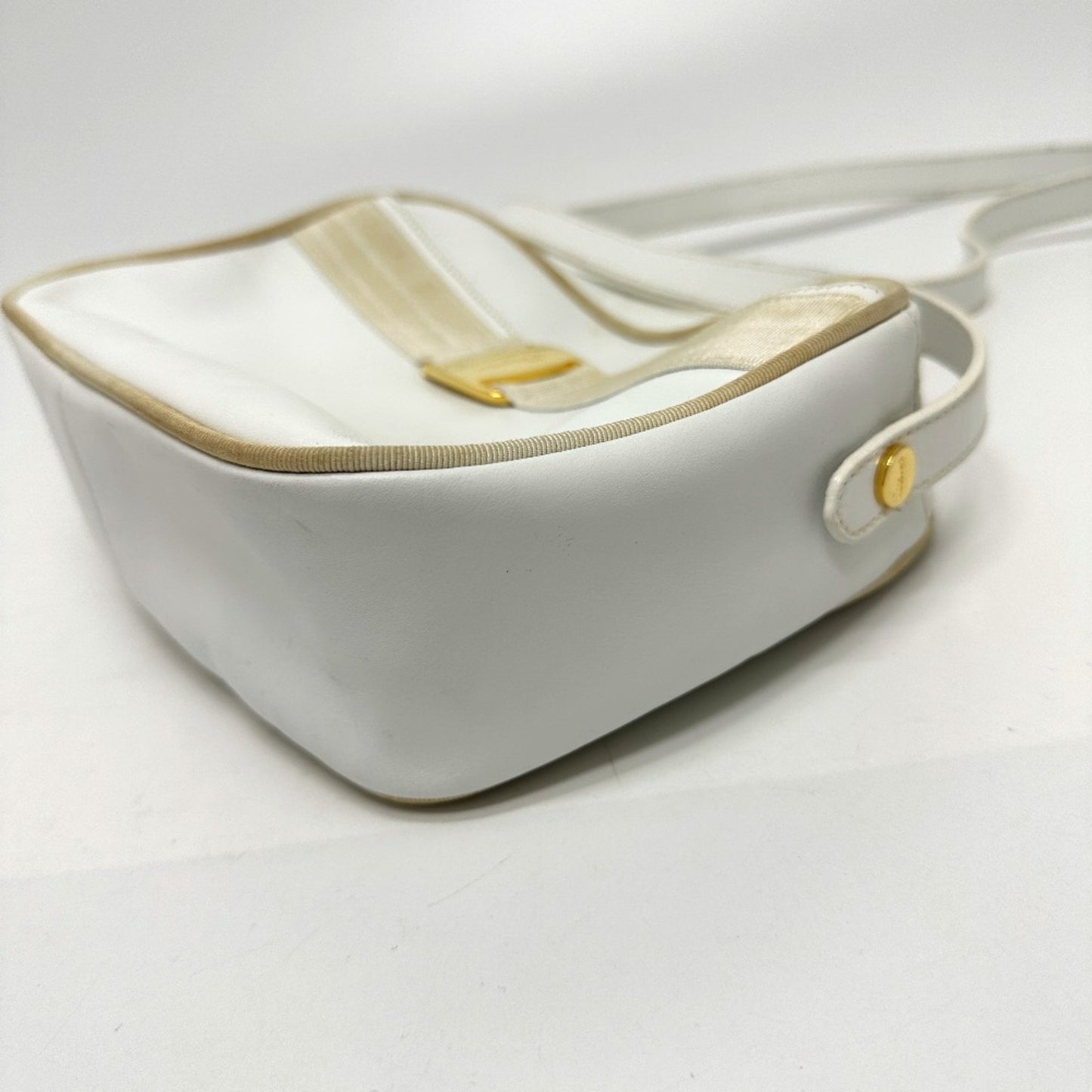 Salvatore Ferragamo Ba214183 Vala Shoulder Bag White Goldhardware