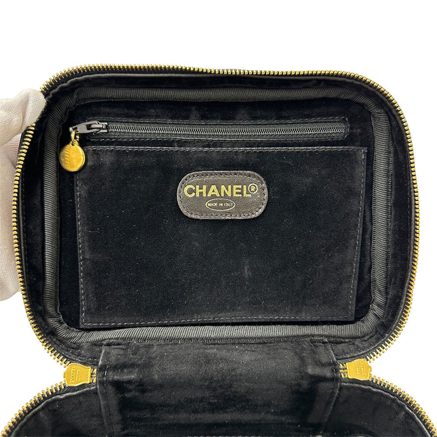 Chanel Matelasse Women'S Handbag In Black Leather With Gold Hardware