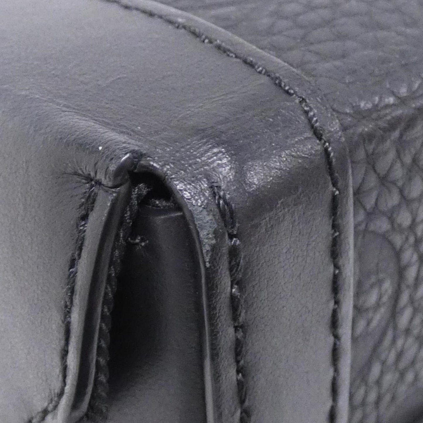 Louis Vuitton Taurillon Monogram Vertical Trunk Wearable Wallet M82070 Shoulder Bag