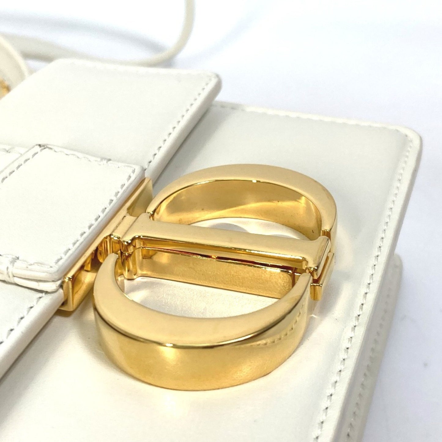 Christian Dior Montaigne 30 Pochette Pouch Shoulder Bag In White Leather