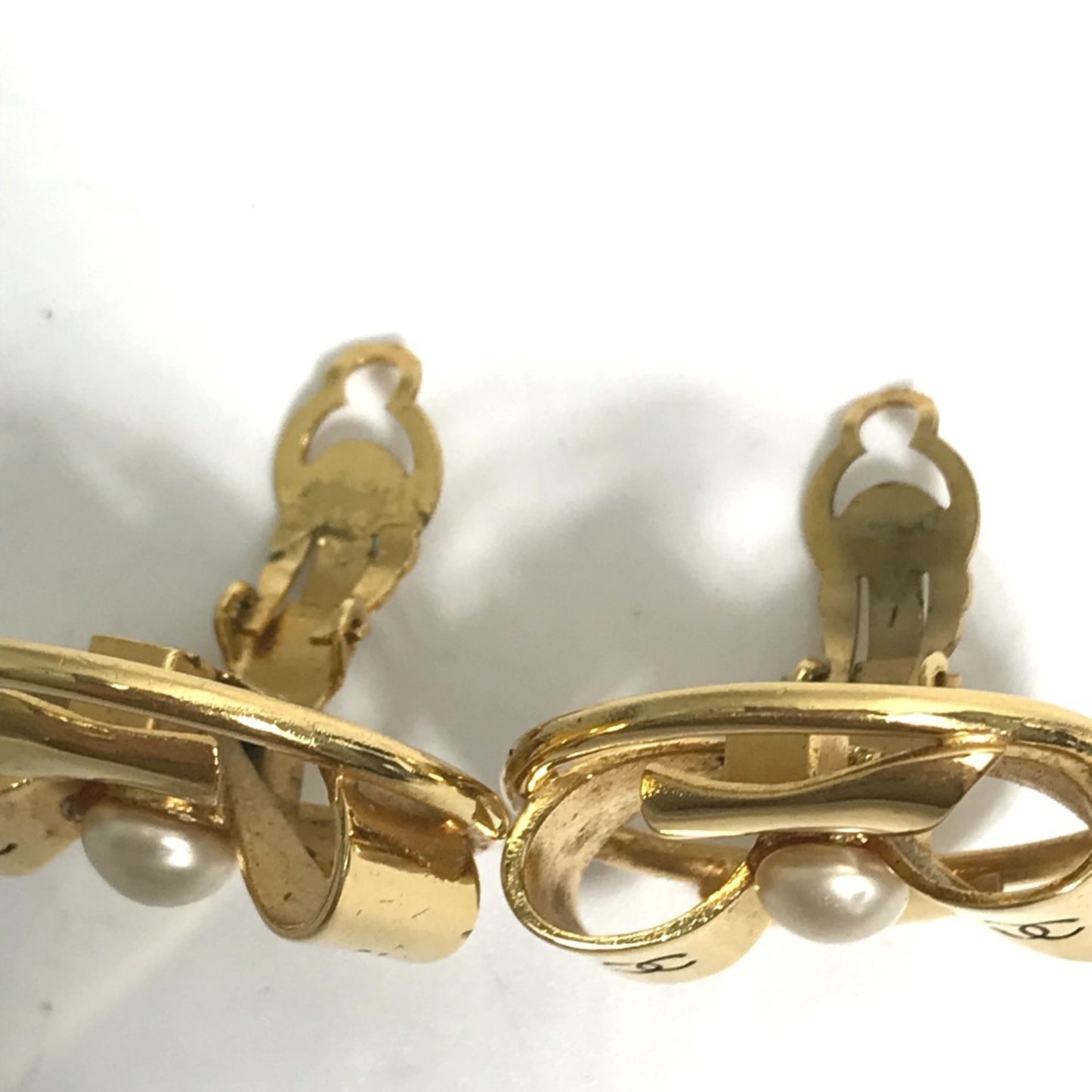Chanel Vintage Faux Pearl Ribbon Round Cc Coco Mark Earrings In Metal