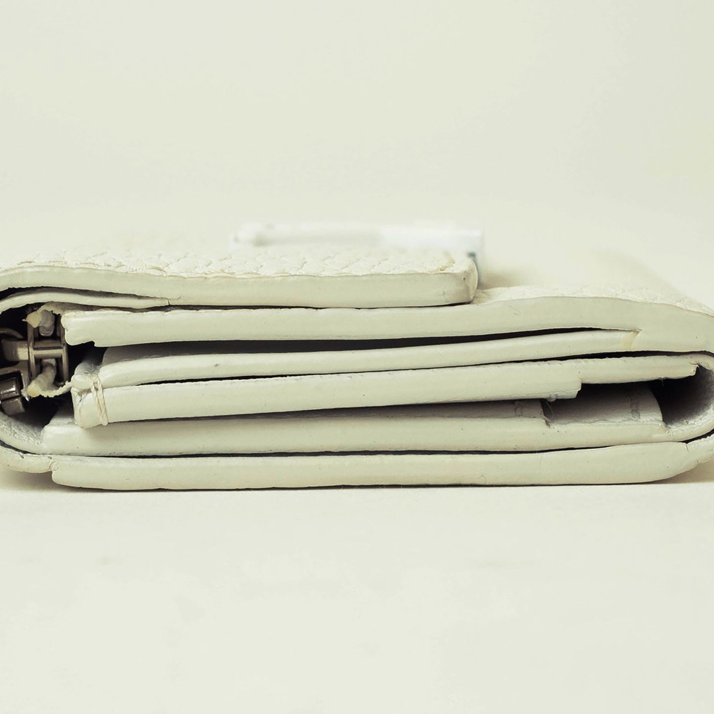 Louis Vuitton Portefeuille Capucines Xs Taurillon Leather White Tri-Fold Wallet