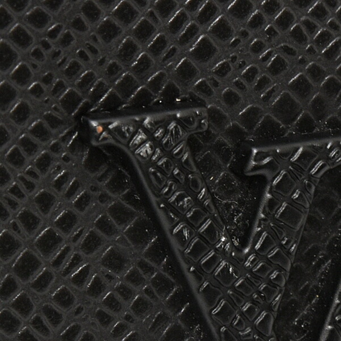 Louis Vuitton Men'S Taiga Avenue Sling Shoulder Bag In Noir