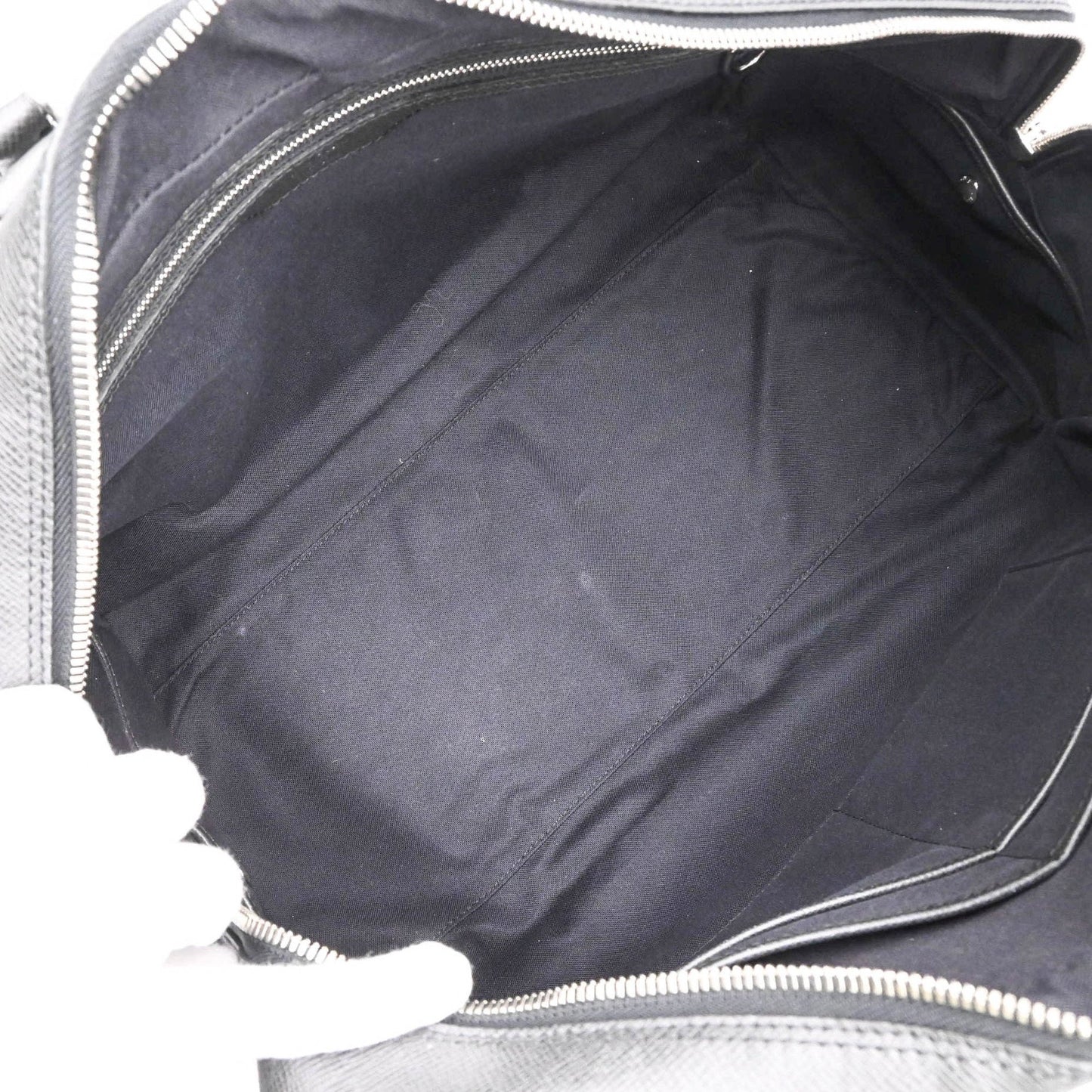 Louis Vuitton Neo Kendall Taiga Boston Bag In Black Leather