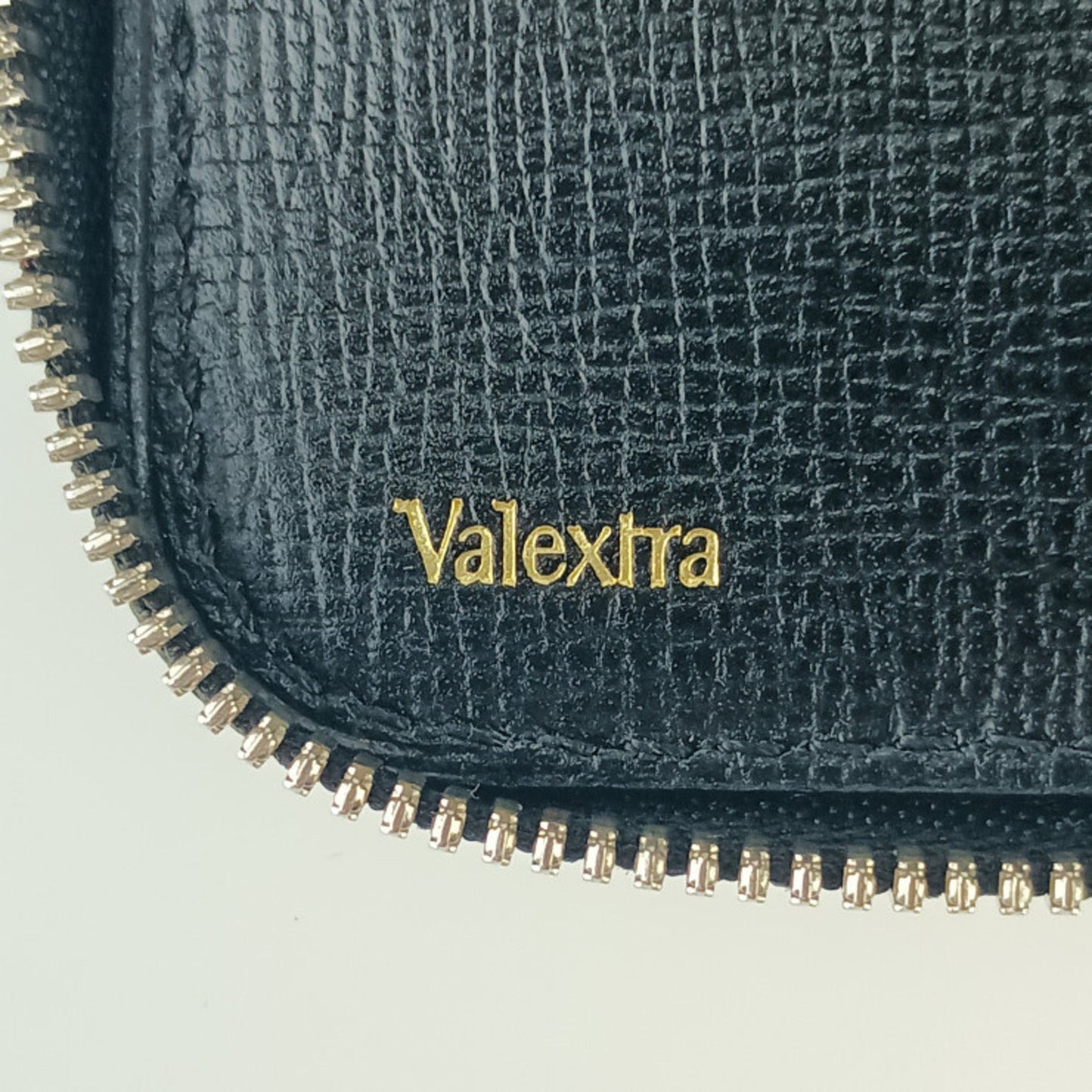 Valextra Zip-Around Card Holder V8L34 In Black Grained Calfskin For Men And Women