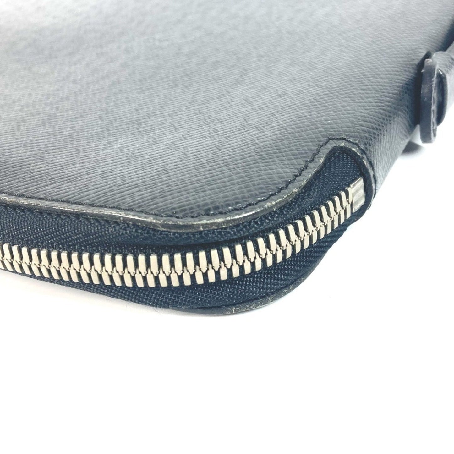 Louis Vuitton M32612 Taiga Vladimir Business Bag