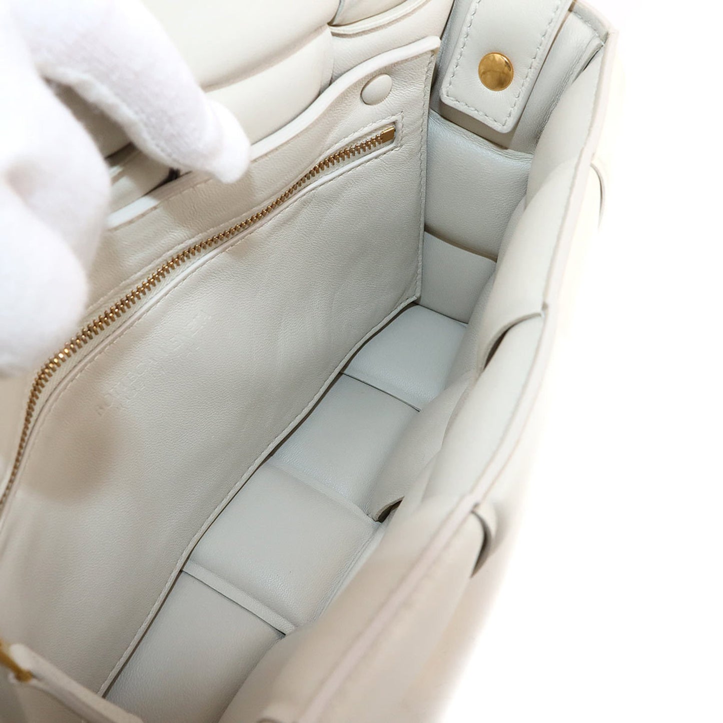 Bottega Veneta Intrecciato Padded Cassette Shoulder Bag In White Leather