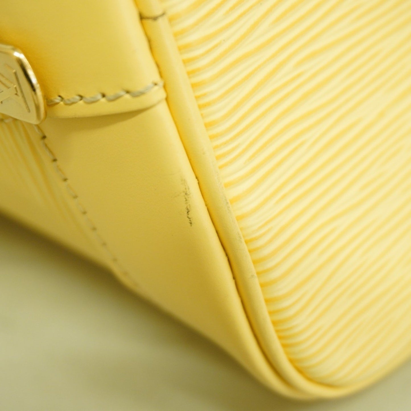 Louis Vuitton Epi Alma Handbag M5214A Vanilla