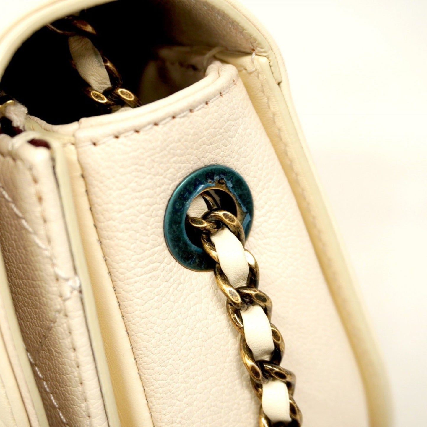 Chanel Matelasse Chain Leather Handbag