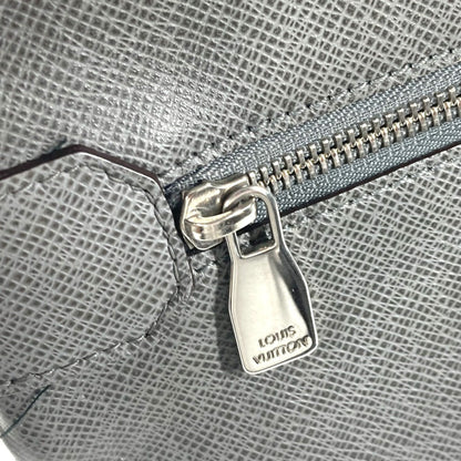 Louis Vuitton M32630 Taiga Sasha Bag Crossbody Pochette Shoulder Leather