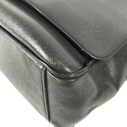 Louis Vuitton M32702 Taiga Milo Bag Crossbody Flap Messenger Shoulder Leather