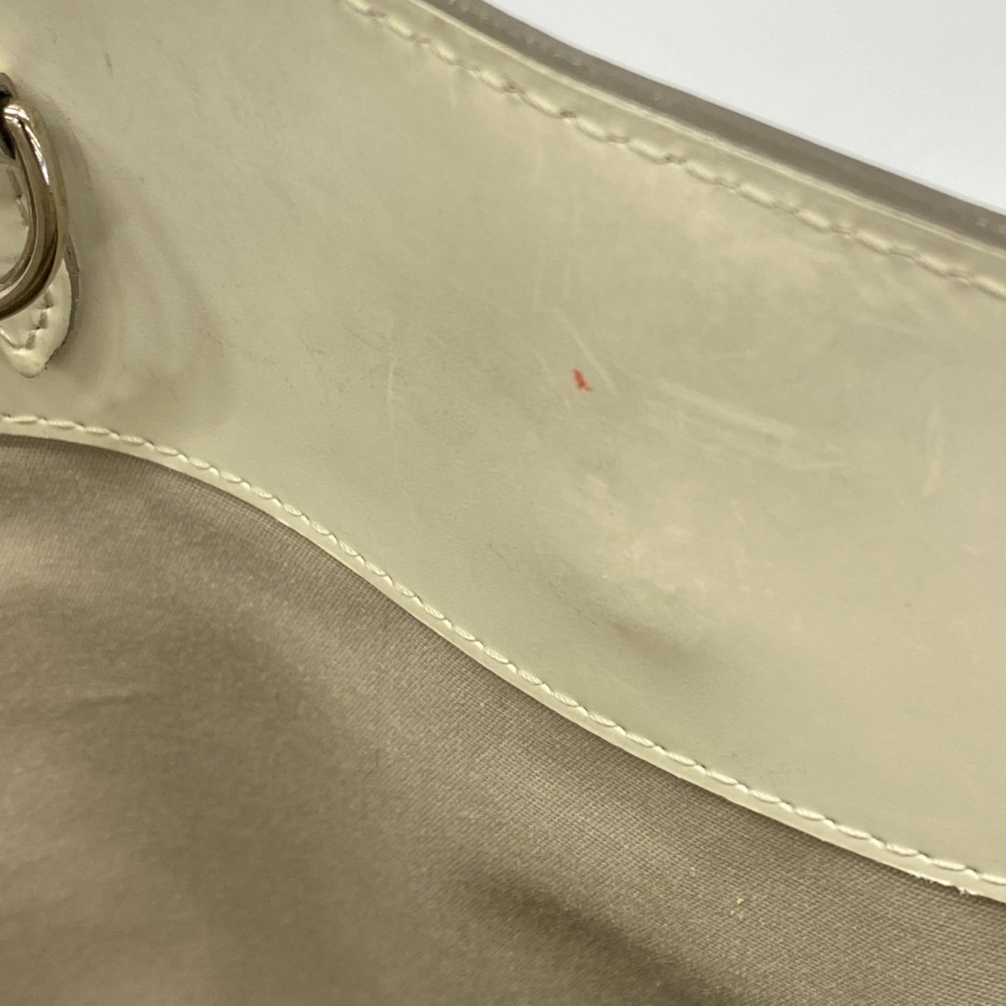 Louis Vuitton Epi Passy Pm Handbag M5926J White