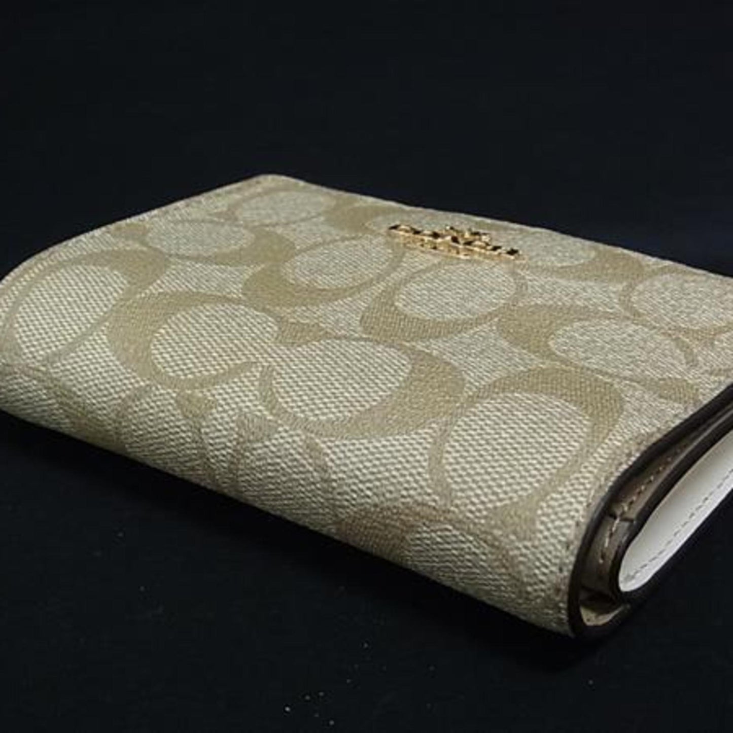 Coach Kisslock Medium Bifold Wallet C8724 In Beige Signature Canvas