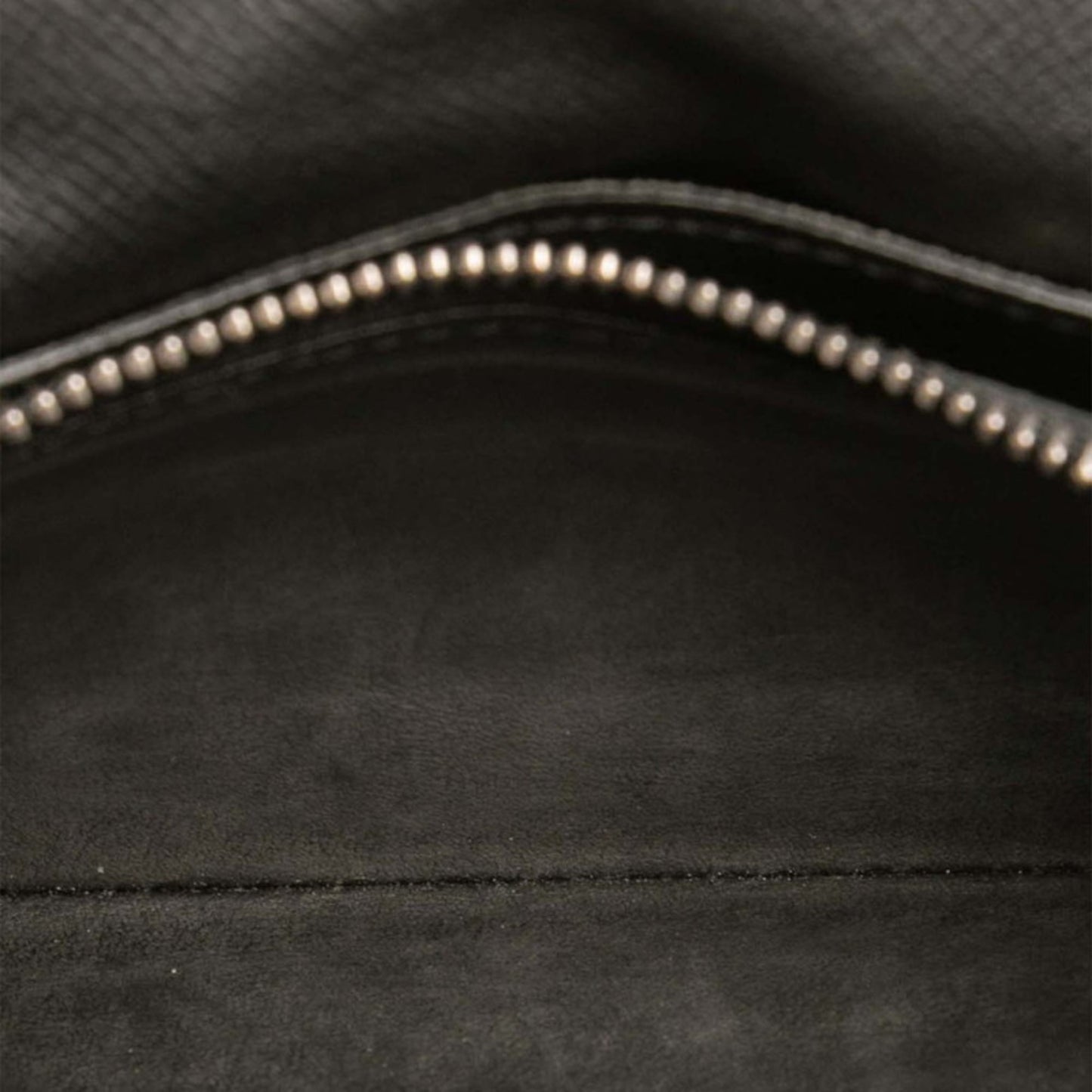 Louis Vuitton Taiga Portefeuille Brazza Long Wallet M32572 Ardoise Black Leather