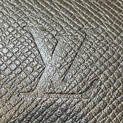 Louis Vuitton Taiga Milo M32632