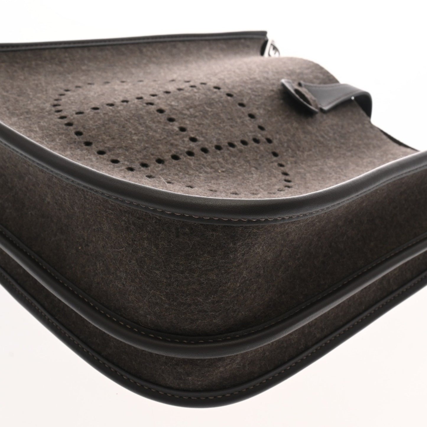 Hermes Evelyne 3 Pm Grimoire Chocolat Z Stamp (Circa 2021) Women'S Felt Swift Shoulder Bag