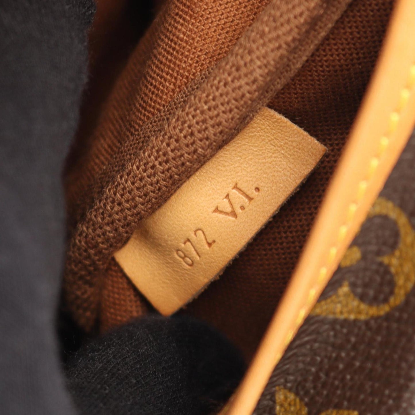 Louis Vuitton Saumur 35 Shoulder Bag